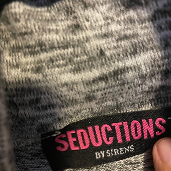 SEDUCTIONS by SIRENS Light Grey Turtle Neck Cropped Long Sleeve ‼️$9 price drop - Picture 5 of 10